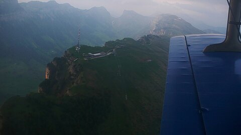 Abenddämmerung über dem Niederhorn.