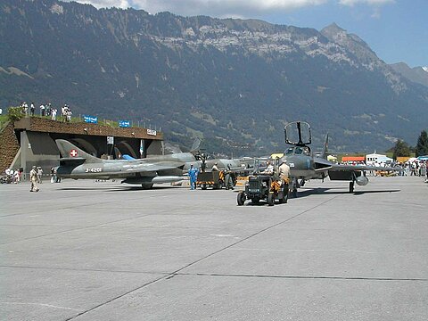 Flugvorbereitung im Hunterlager.