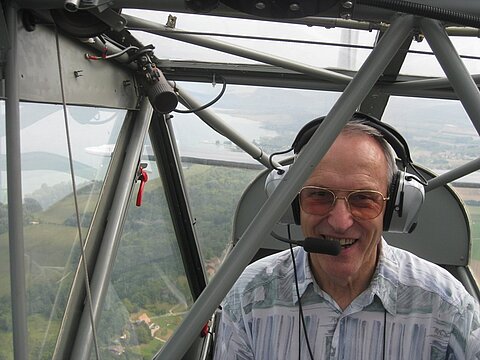 Passagier A. Ramseyer ehemaliger Stinson Pilot in Bern.
