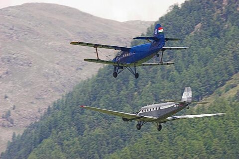 Überflug der AN-2 und Ju-52.