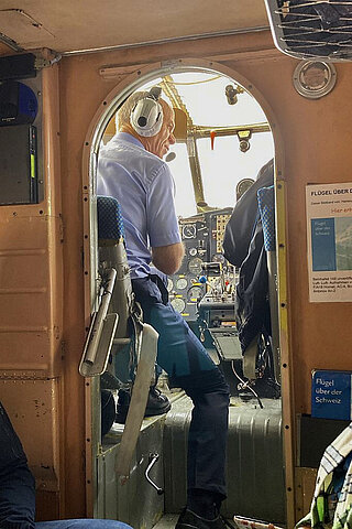 Arbeiten im Cockpit.