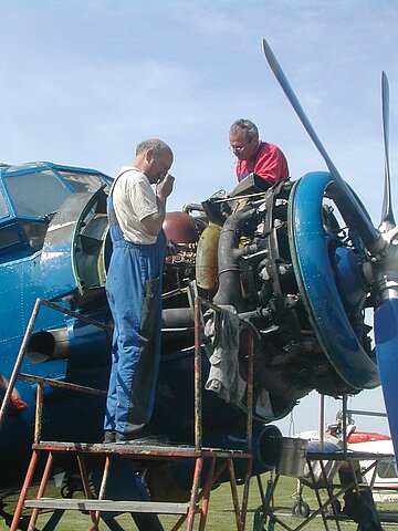 Arbeiten an unserer AN-2.