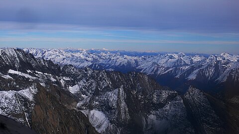 Belechtete Berge das Engadin mit dem Piz Palü.