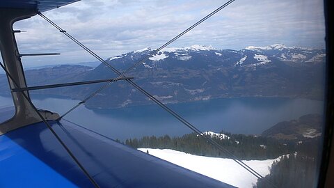 Thunersee mit Niederhorn.