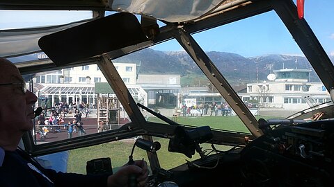 In Grenchen wird die Antonov bestaunt.
