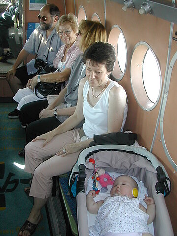 Der jüngste Fluggast in der Antonov, Céline.