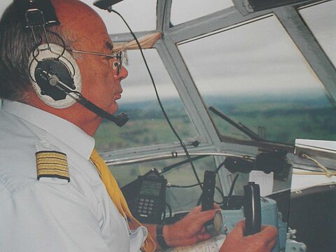 Um in Polen keine Schwierigkeiten zu bekommen, tragen die Piloten die Patten.