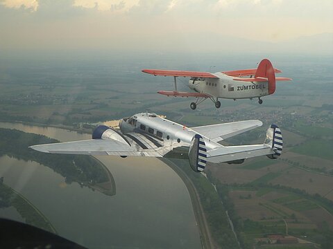 Beechcraft und Antonov aus der HA-ABA gesehen.
