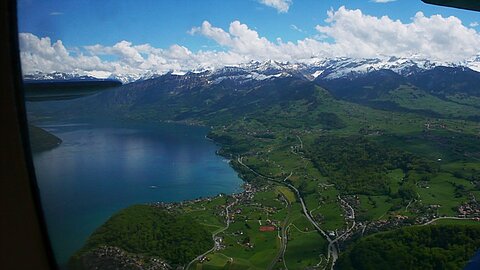 Blick zurück über den Thunersee.