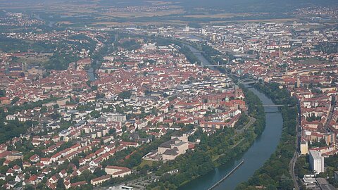 Bei schönstem Wetter die Stadt Bamberg.
