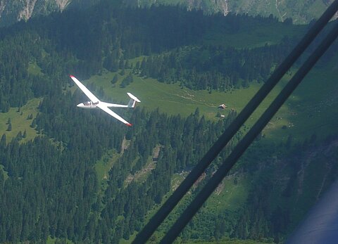 Segelflugzeug bei Les Diablerets.