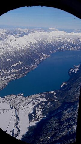 Unter uns der Brienzer-See mit der Brienzerrothornkette.