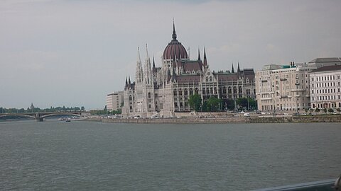Stadtbesichtigung in Budapest, Regierungsgebäude.