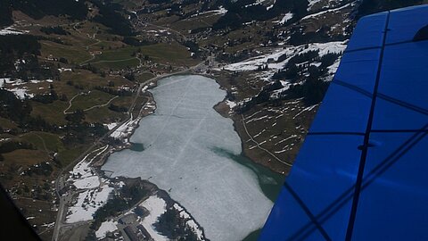 Der Schwarzsee ist am auftauen.