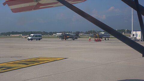 Museumsflugzeuge Hunter und Mirage.
