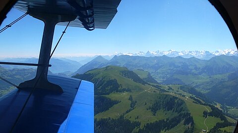 Auf der Höhe von Zweisimmen ein letzter Blick auf die Alpen.