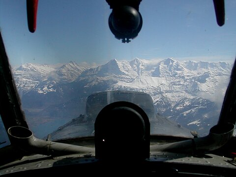 Vor uns Eiger, Mönch und Jungfrau.