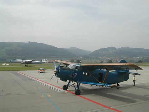 Antonov und im Start die Super Constellation.