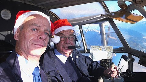 Die zwei Samichläuse im Cockpit.