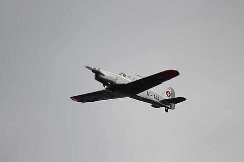 Überflug vom Pilatus P-2.