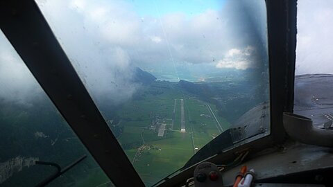 Bei Meiringen geht es wieder unter die Wolkendecke.