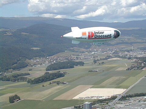 Machen einen erneuten Vorbeiflug.