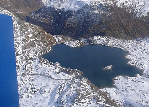 Auf dem Grimselpass liegt bereits der erste Schnee.