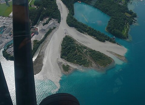 Die Kander mündet in den Thunersee.