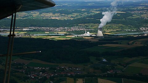 In der Weite das Kernkraftwerk Leibstadt.