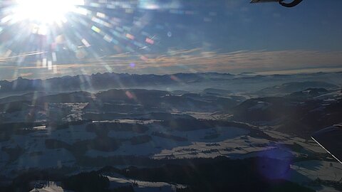 Über dem Emmenthal mit Blich in Richtung Stockhorn.