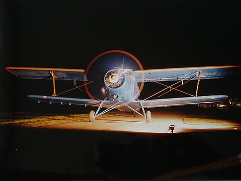 AN-2 in der Nacht.