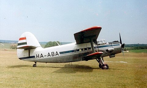 Die HA-ABA ist auf dem nord-östlich von Budapest gelegenen Flugplatz Dunakesi-Gögölö stationiert um 1998.