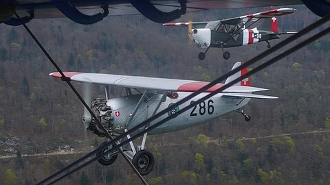 Im Fadenkreuz der An-2 Verstrebung.