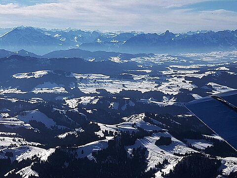 Links der Niesen rechts das Stockhorn.