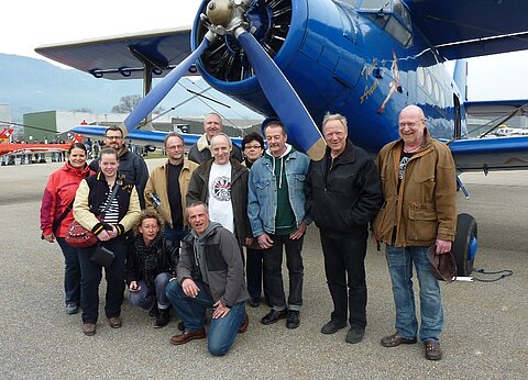 Ein Gruppenbild vor dem Flug.