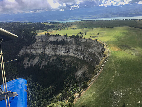 160m senkrecht nach unten.