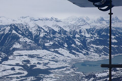 Eisbedeckter Sarnersee.