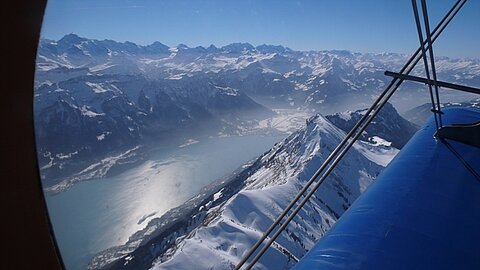 Der Brienzersee wie ein Spiegel.