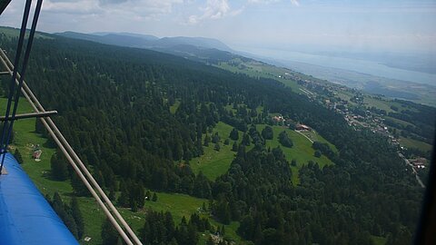 Auf der Höhe von Ste-Croix drehen wir mit Blick auf den Neuenburgersee.