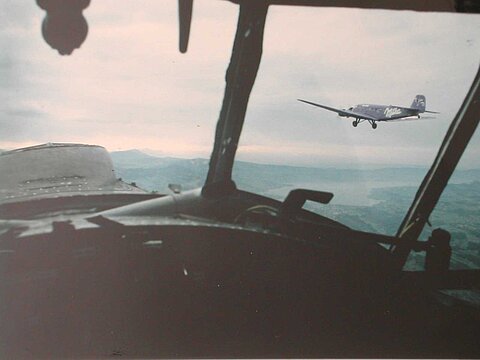 Auf dem Flug begegnen wir der Milka-Ju 52.