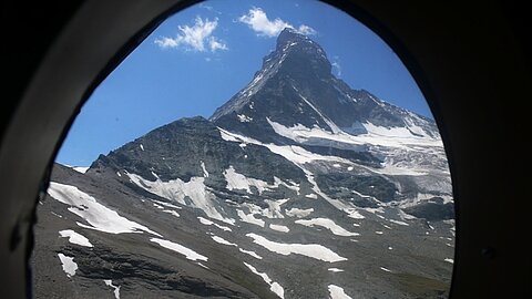 Das Matterhorn tauchtv auf.
