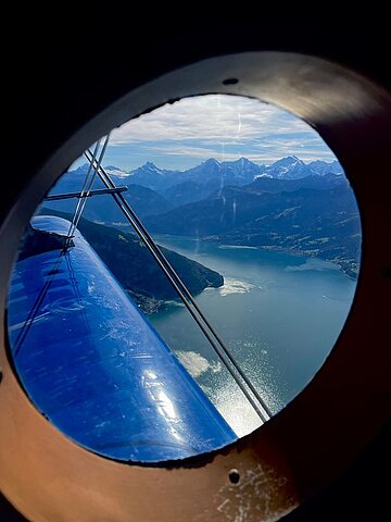 Vor uns die Berneralpen.