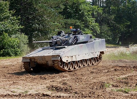 Unsere Gäste erhalten die Möglichkeit einer Pasagierfahrt mit dem Schützenpanzer.