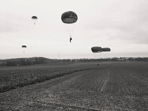 Ziellandung vor den Zuschauern.