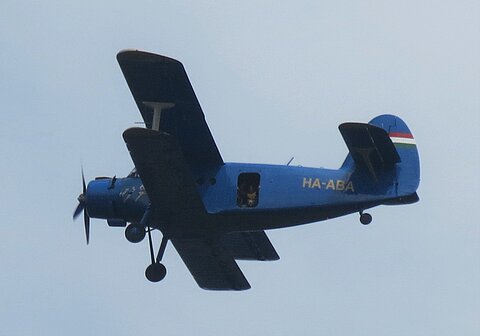 An-2 mit geöffneter Türe.