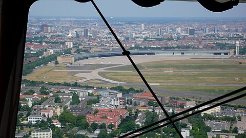 Ein letzter Blick auf den Flugplatz Tempelhof.