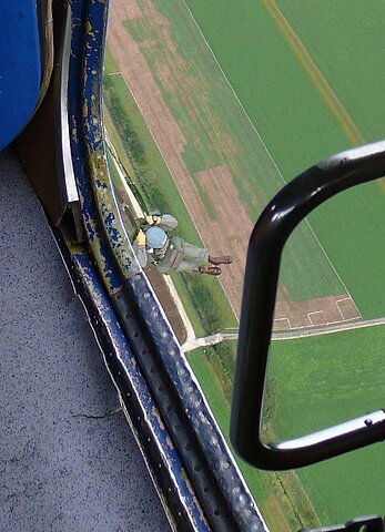 ... unter der An-2 verschwindet.