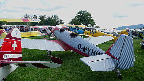 Flugzeuge soweit das Auge reicht.