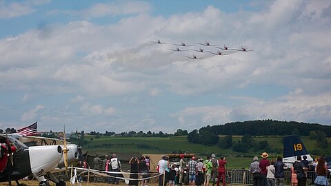 Das PC-7 Team im Anflug.