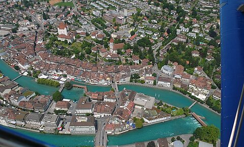 Wieder über der Stadt Thun.